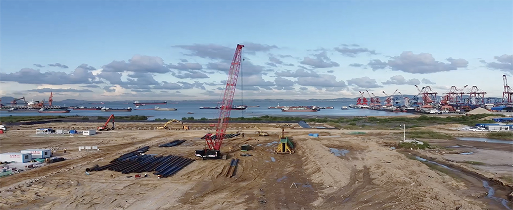 55NF在南沙港区施工27米长度AZ型永久钢板桩基础