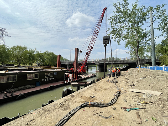 市中心河道护堤改造和地铁沿线围堰打桩工程