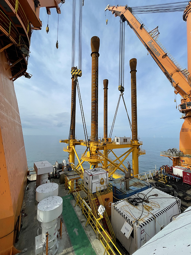 he frame is lifted by the two 1800t Huisman deck cranes and the piling vessel sails to its next position