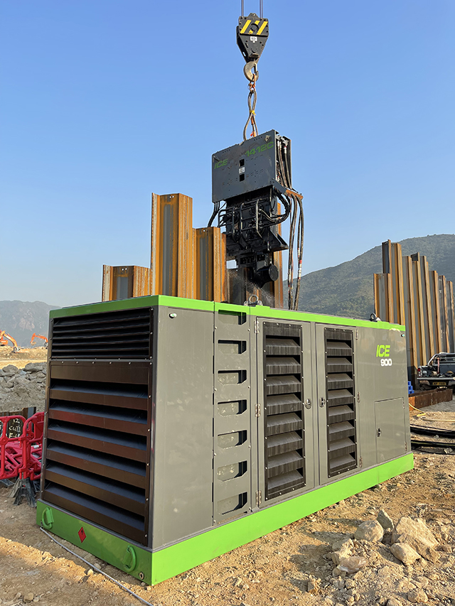 ICE 1412C and 900 Power Pack driving double AZ-700 sheet piles