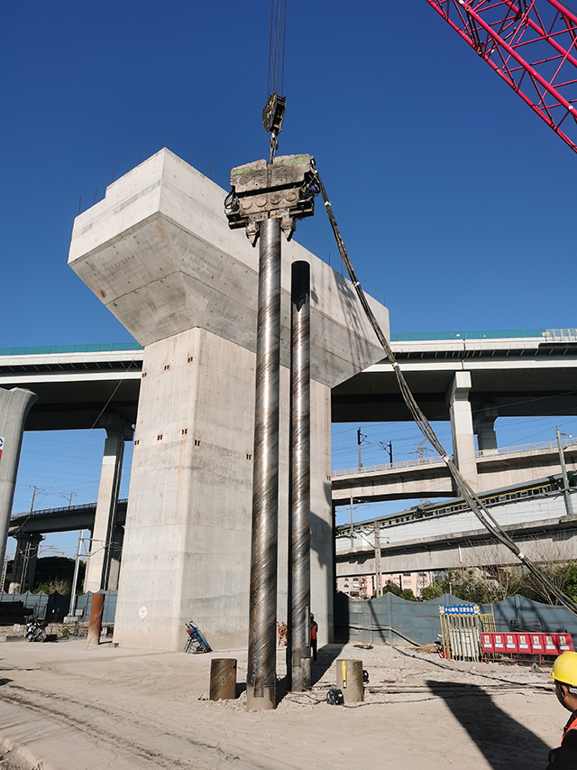沪苏湖铁路采用39米钢管桩施工钢桁梁支架