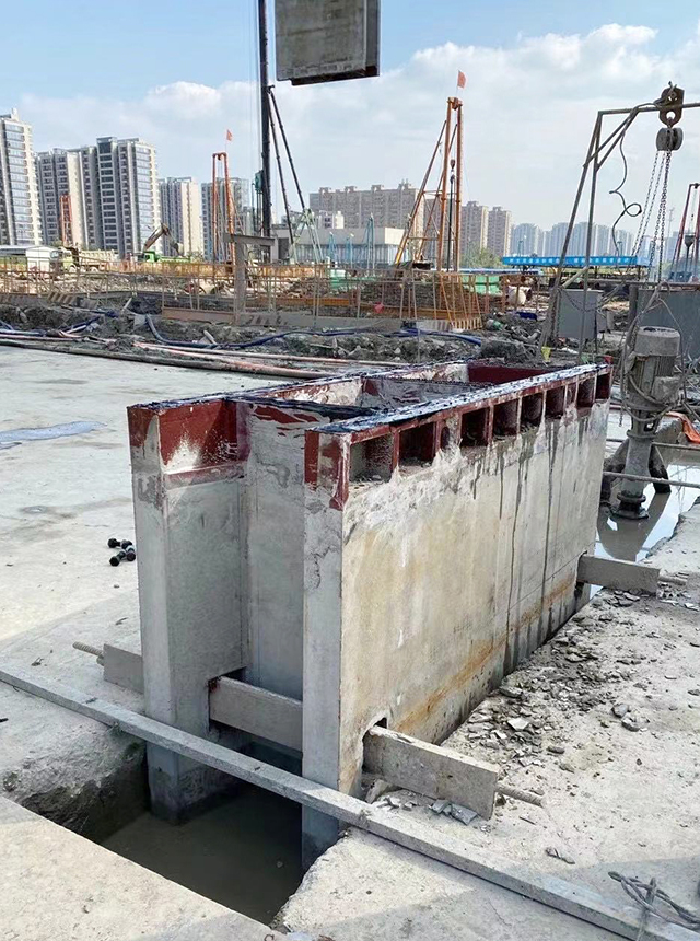 Precast-cast-in-situ composite diaphragm wall