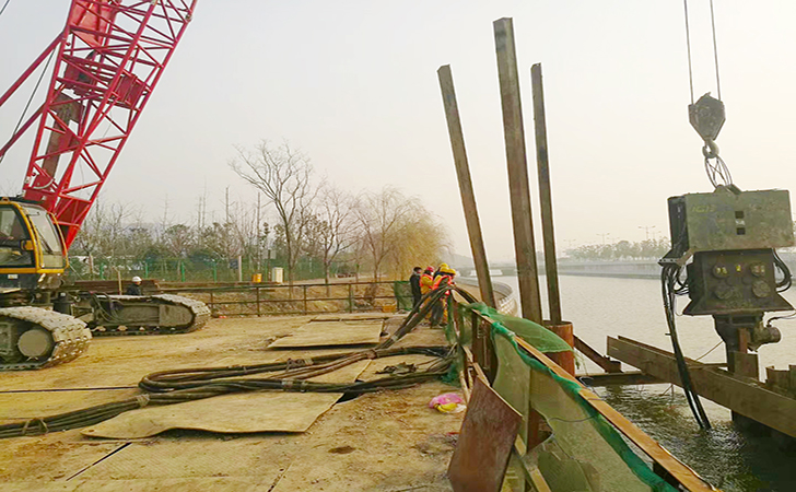 Last bridge pylon cofferdam linking the Zhenjiang and Lianyungang high speed rail completed