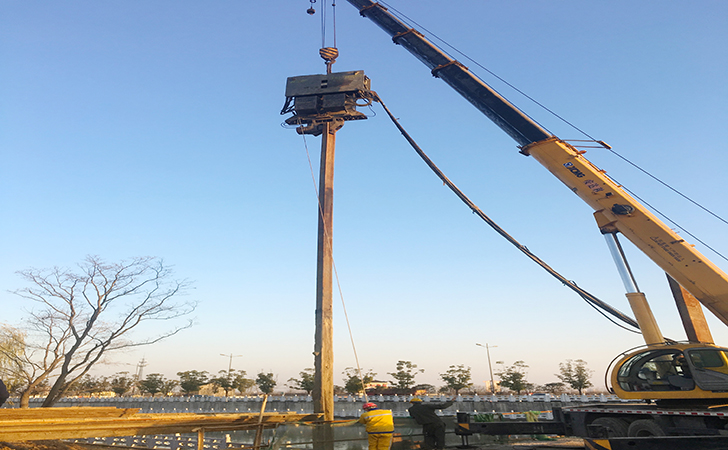 Last bridge pylon cofferdam linking the Zhenjiang and Lianyungang high speed rail completed