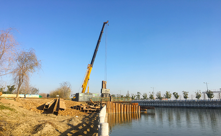 Last bridge pylon cofferdam linking the Zhenjiang and Lianyungang high speed rail completed