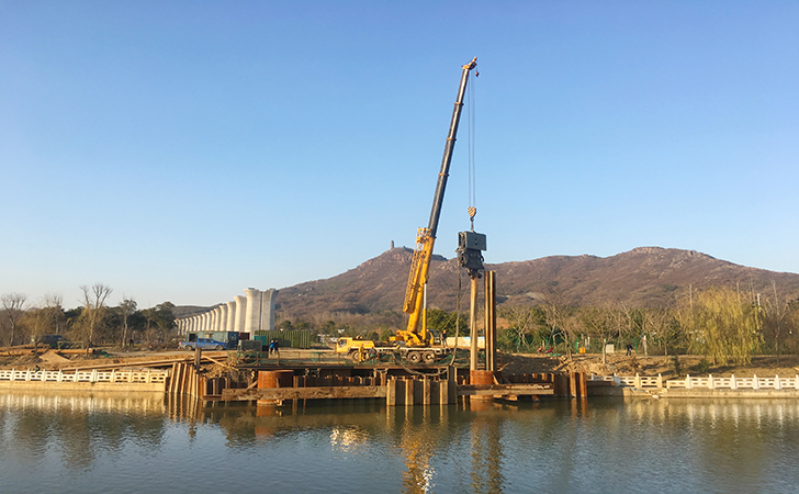 Last bridge pylon cofferdam linking the Zhenjiang and Lianyungang high speed rail completed