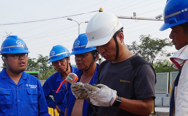 Pile Lifting Device  for swift installation of 10.000 meters of steel foundation piles