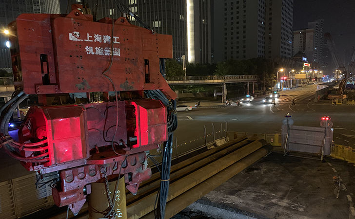 9-9-6? 我们24小时市中心作业，修建上海的新基础设施！