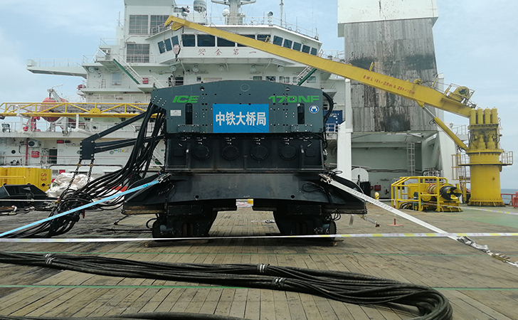 170NF液压振动锤在阳江风电场打入直径2940mm的辅助桩