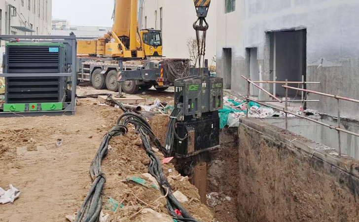  ICE815D 液压振动锤高效拔取PC工法组合桩