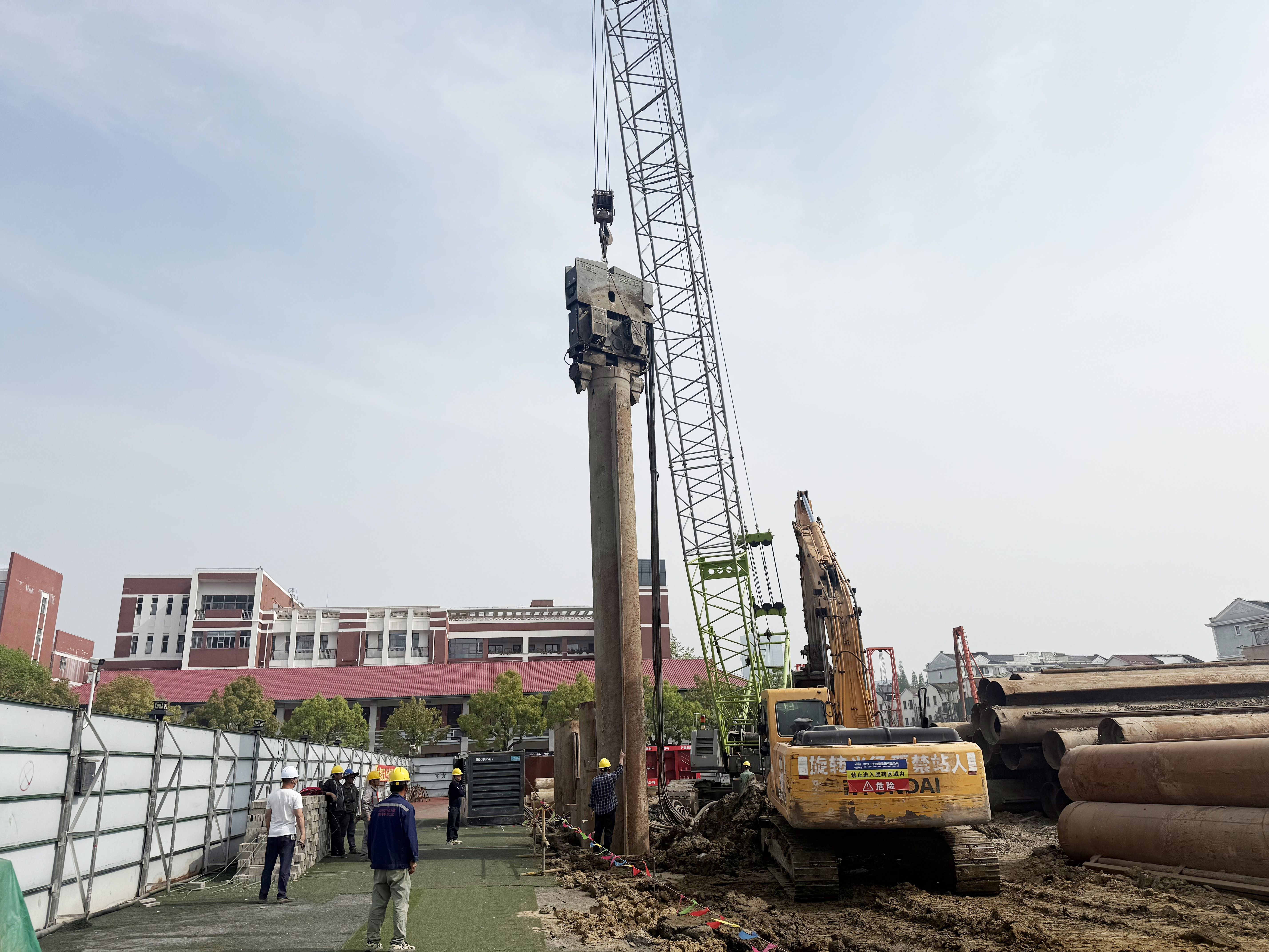 无声的力量：ICE液压免共振锤助力青浦一中扩建