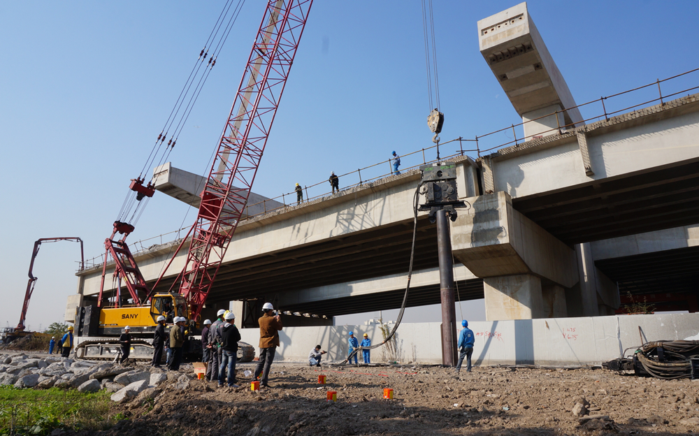 Innovating Shanghai’s inner-city fly-over foundations with green & quiet vibro technology