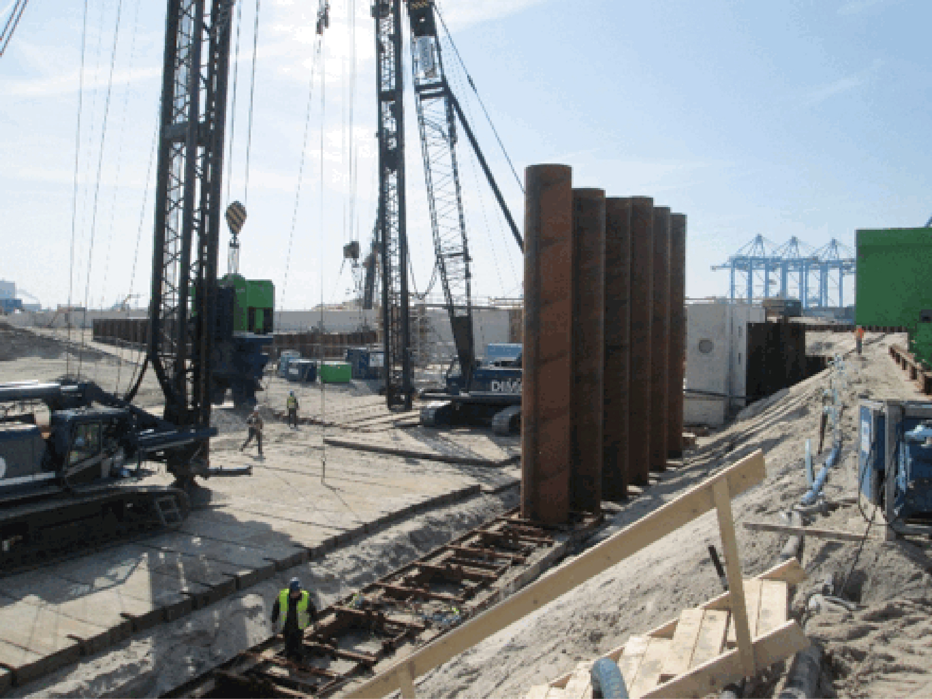 Deep-sea quay wall for offshore wind energy terminal on Maasvlakte 2 Rotterdam