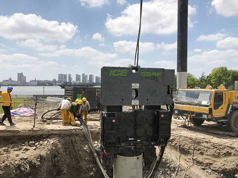 Steel foundations trend reach the banks of the Huangpu River